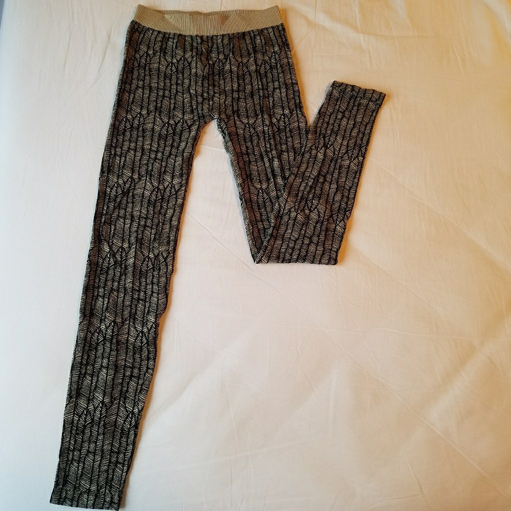 NIKIBIKI Feather Print Leggings